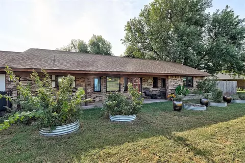 108 Pinewood Dr, Tuttle, OK 73089 photo 2
