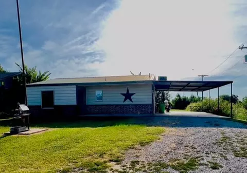 616 Poker Ln, Prague, OK 74864