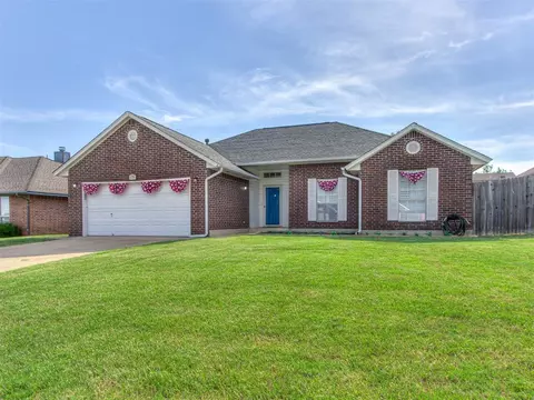 1704 N Shawnee Trl, Choctaw, OK 73020