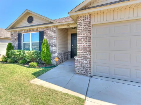 2231 Ridge Way, Chickasha, OK 73018