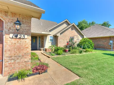 1425 Jamestown Rd, Edmond, OK 73003