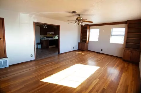 805 Asalee St, Altus, OK 73521 photo 3
