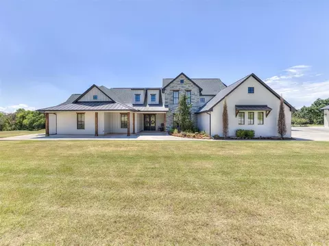 3180 Greystone Dr, Blanchard, OK 73010