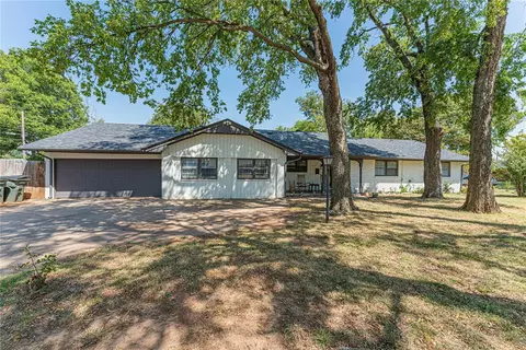3129 Oakbrook Dr, Del City, OK 73115