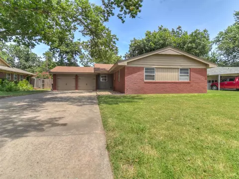 3013 Abbey Rd, The Village, OK 73120