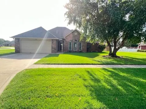 1820 Hillcrest Dr, Prague, OK 74864