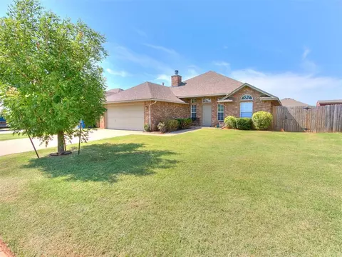 713 E Juniper Ln, Mustang, OK 73064