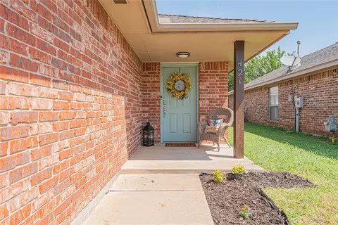 421 Madison Ct, Moore, OK 73160