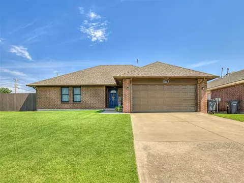 725 NW 20th St, Moore, OK 73160