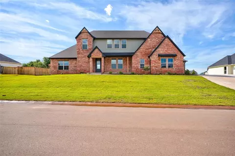 9941 Oakwood Dr, Edmond, OK 73025