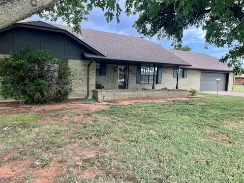 821 N Peace Ave, Elk City, OK 73644