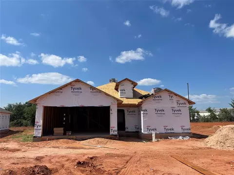 1025 E Stetson Ln, Mustang, OK 73064