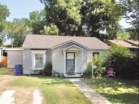 904 E 6th St, Ada, OK 74820 photo 2