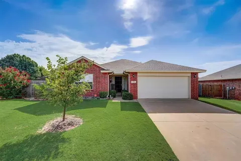 716 Heatherwood Ct, Moore, OK 73160