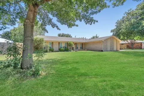 1000 Trail Dr S, Altus, OK 73521