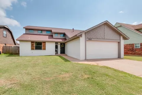 2112 NE 9th St, Moore, OK 73160