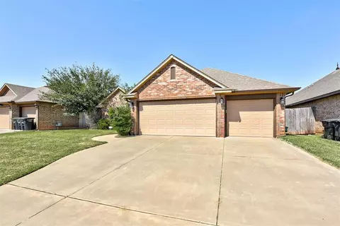 3005 Brookstone Ct, Moore, OK 73160