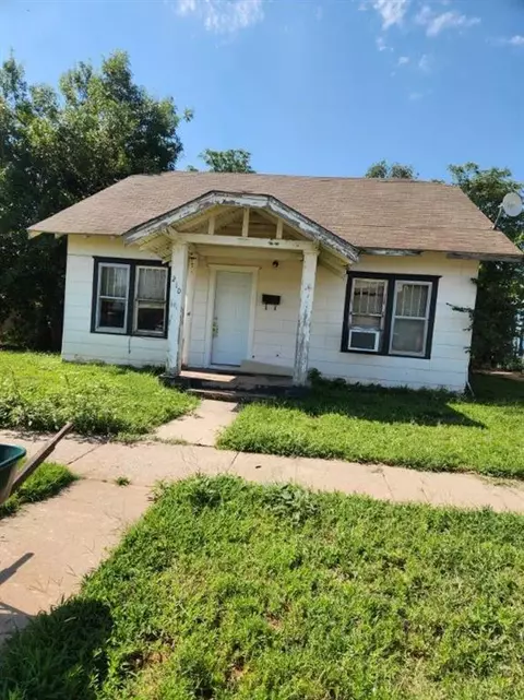 210 E Proctor Ave, Weatherford, OK 73096