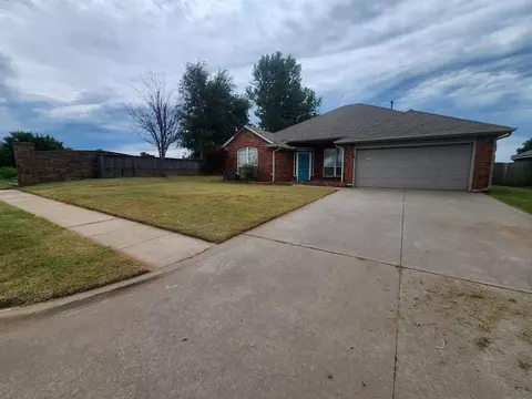 812 E Juniper Ln, Mustang, OK 73064