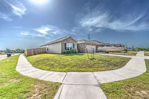 2915 Russell Rd, Chickasha, OK 73018
