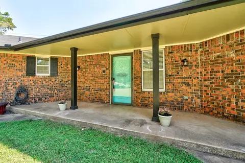 5806 E Tyler Dr, Tuttle, OK 73089 photo 3