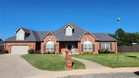 2211 Royann Ln, Ardmore, OK 73401