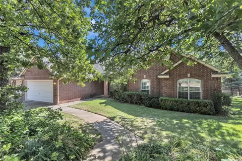 24 N Crosstimber Trl, Edmond, OK 73034