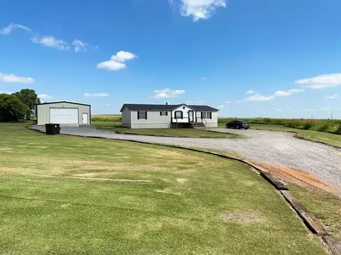 23983 E 1000 Rd, Weatherford, OK 73096