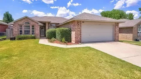 201 Bellgate Dr, Yukon, OK 73099