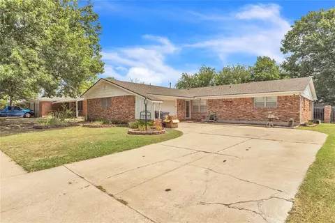 805 NW 50th St, Lawton, OK 73505