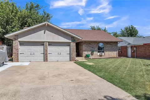 304 N English Dr, Moore, OK 73160