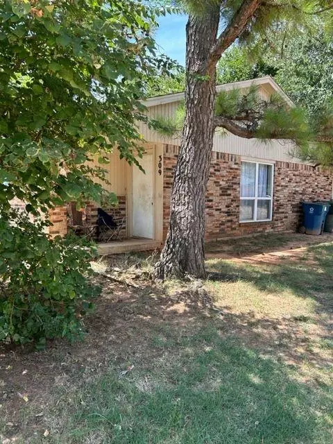 309 N Oaks Ave, Midwest City, OK 73110