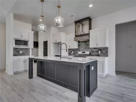 11705 SW 47th St, Mustang, OK 73064