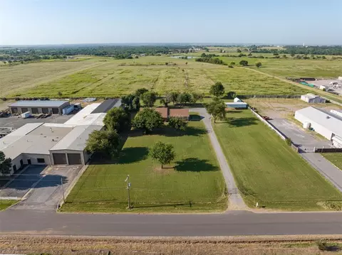 1200 Pikes Peak Rd, Chickasha, OK 73018