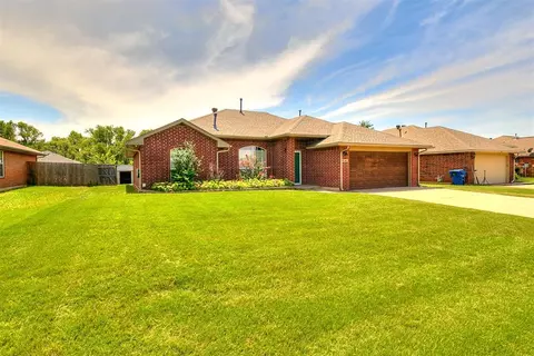 406 Woodbriar Rd, Noble, OK 73068