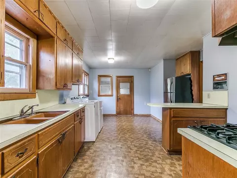 1907 N Market Ave, Shawnee, OK 74804