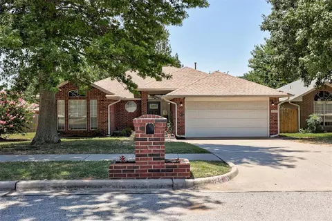 924 Goshawk Dr, Norman, OK 73072 photo 2