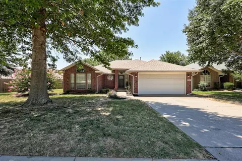 924 Goshawk Dr, Norman, OK 73072 photo 3