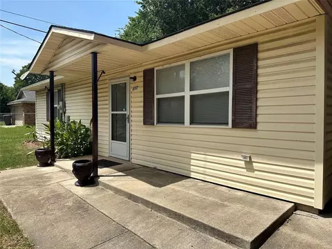 517 NE 4th St, Ardmore, OK 73401
