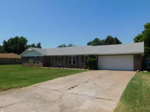 613 Meadow Ln, Tuttle, OK 73089