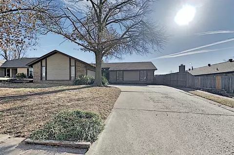 320 W Grand Teton Ct, Yukon, OK 73099