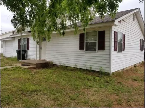 301 N 10th St, Thomas, OK 73669