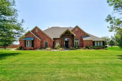 3212 N Olde Bridge Rd, Moore, OK 73160
