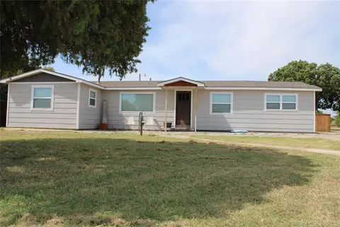 227 W South Boundary St, Walters, OK 73572