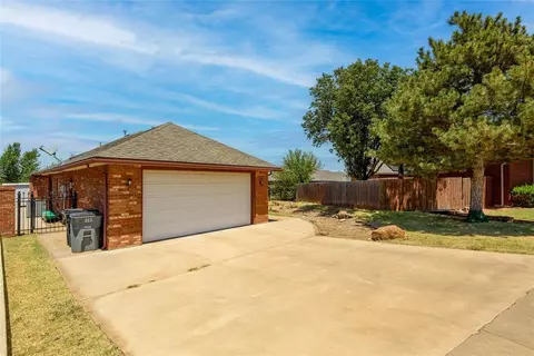 403 SW 80th St, Lawton, OK 73505