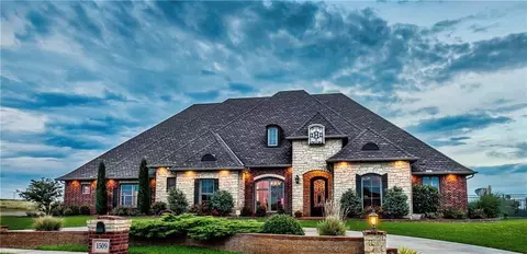 1509 Easy St, Elk City, OK 73644