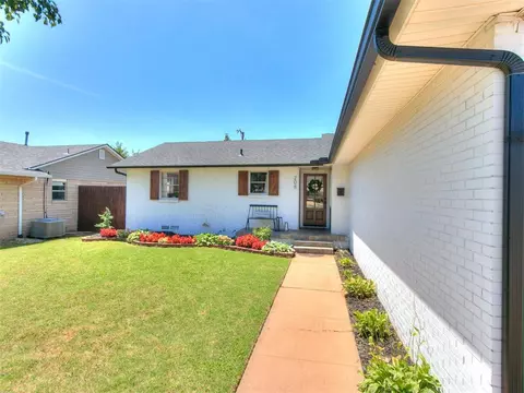 208 E 29th St, Edmond, OK 73013 photo 2