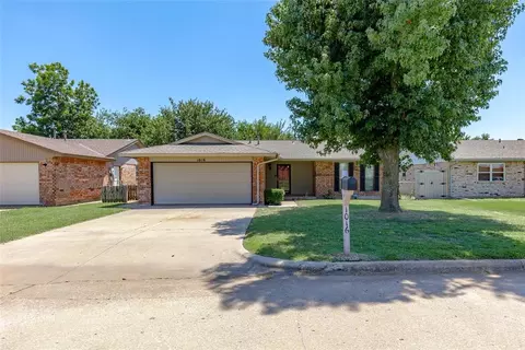 1016 NW 26 St, Moore, OK 73160