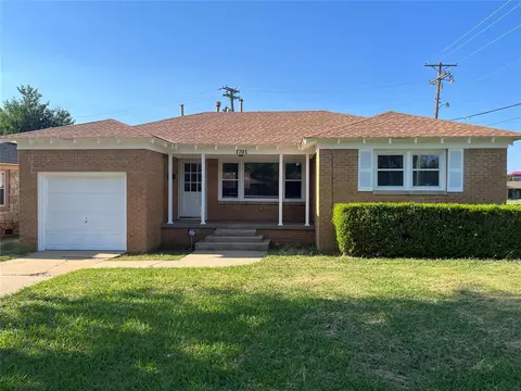 1701 Oxford Way, The Village, OK 73120