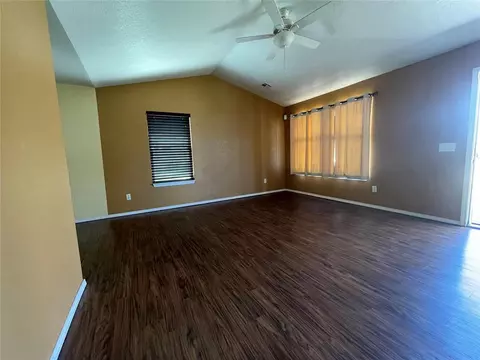 121 Bryan Dr, Edmond, OK 73003 photo 2